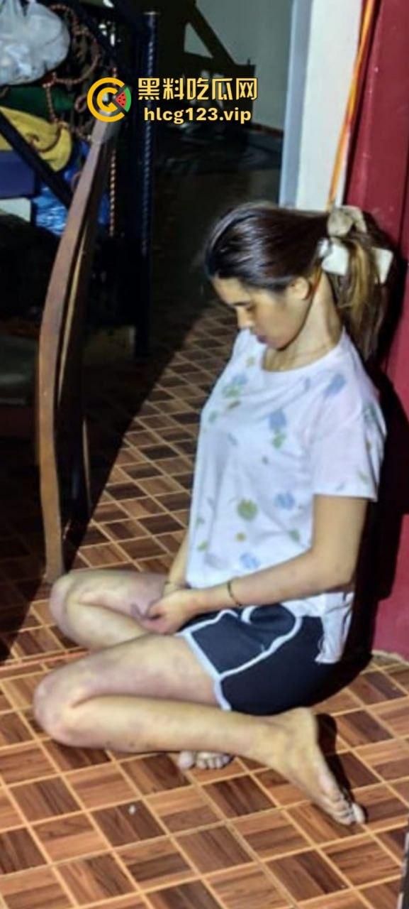 胆小慎入 印尼女子家中上吊自杀 被发现时人都硬了 视频曝光自杀细节 第5张 胆小慎入 印尼女子家中上吊自杀 被发现时人都硬了 视频曝光自杀细节 第5张