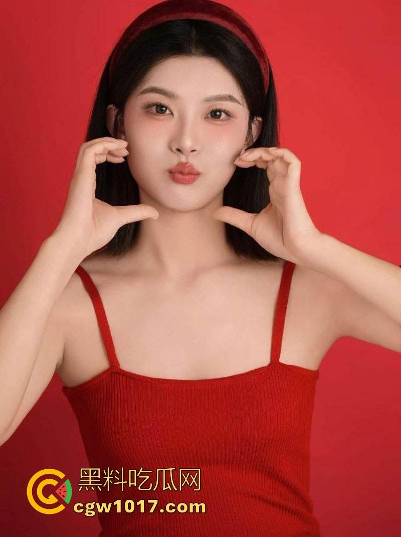 杭州气质女神【李婉汐】不雅视频流出，被无套爆操调教，口交深喉眼神销魂，直击灵魂的反差婊巅峰，实在是太骚了！  第2张