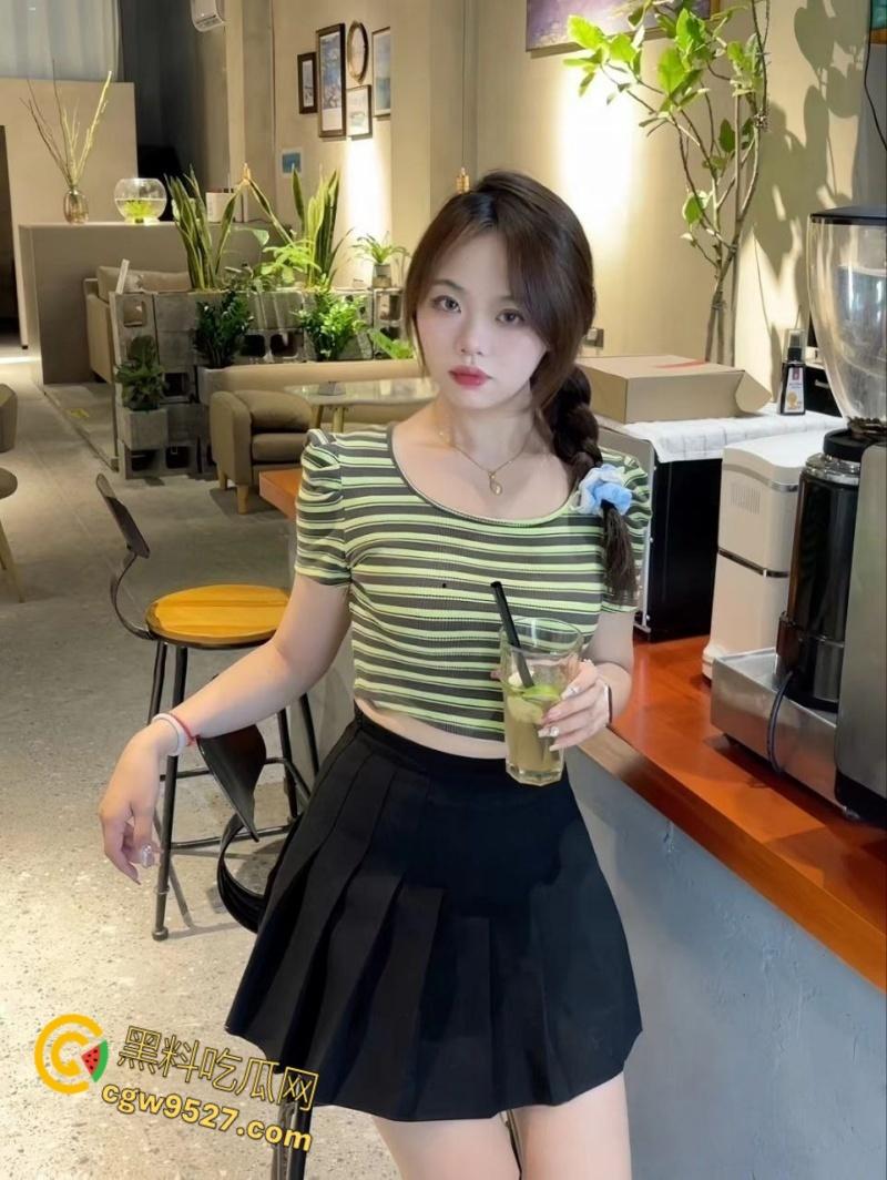 湖北大学渣女【程芷炜】,考上编制后踹了男友,惨遭男友曝光,害羞挡脸但身体很诚实,白虎嫩穴被各种玩弄 ! 第1张 湖北大学渣女【程芷炜】,考上编制后踹了男友,惨遭男友曝光,害羞挡脸但身体很诚实,白虎嫩穴被各种玩弄 ! 第1张