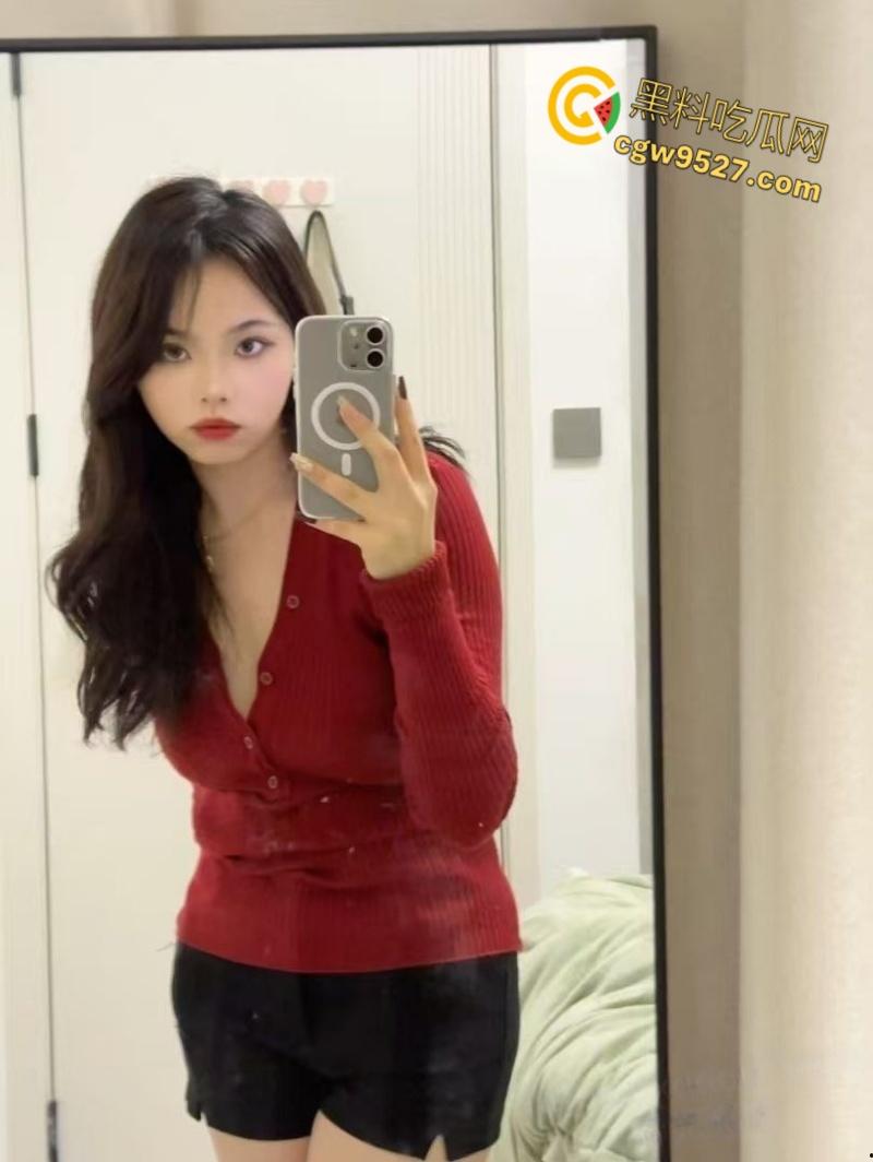 湖北大学渣女【程芷炜】,考上编制后踹了男友,惨遭男友曝光,害羞挡脸但身体很诚实,白虎嫩穴被各种玩弄 ! 第2张 湖北大学渣女【程芷炜】,考上编制后踹了男友,惨遭男友曝光,害羞挡脸但身体很诚实,白虎嫩穴被各种玩弄 ! 第2张