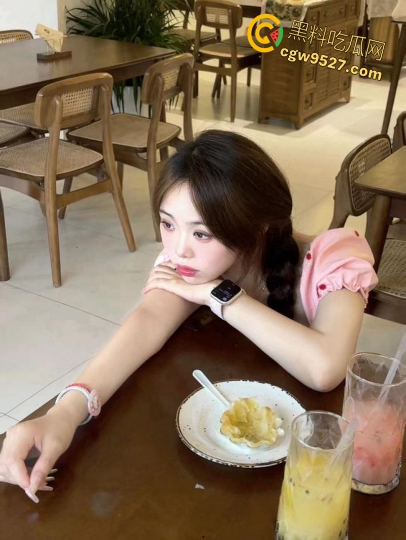 湖北大学渣女【程芷炜】,考上编制后踹了男友,惨遭男友曝光,害羞挡脸但身体很诚实,白虎嫩穴被各种玩弄 ! 第3张 湖北大学渣女【程芷炜】,考上编制后踹了男友,惨遭男友曝光,害羞挡脸但身体很诚实,白虎嫩穴被各种玩弄 ! 第3张