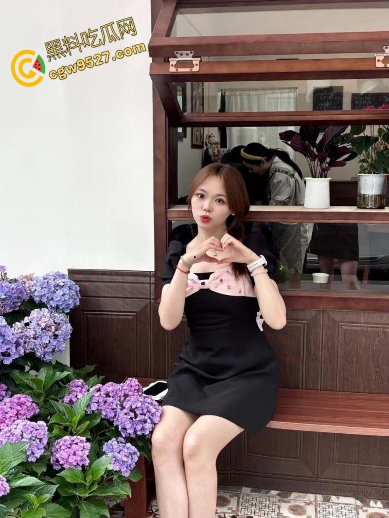 湖北大学渣女【程芷炜】,考上编制后踹了男友,惨遭男友曝光,害羞挡脸但身体很诚实,白虎嫩穴被各种玩弄 ! 第4张 湖北大学渣女【程芷炜】,考上编制后踹了男友,惨遭男友曝光,害羞挡脸但身体很诚实,白虎嫩穴被各种玩弄 ! 第4张