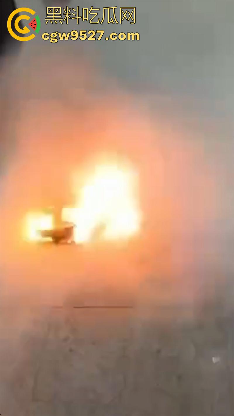 哈萨克斯坦男子，在阿拉木图机场自焚，火势很快被扑灭，受害者被送往市立医院接受治疗！  第4张