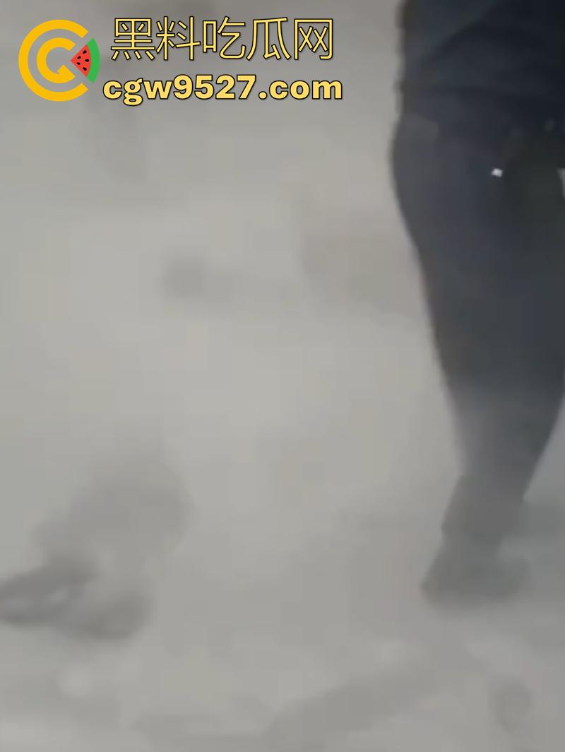 哈萨克斯坦男子，在阿拉木图机场自焚，火势很快被扑灭，受害者被送往市立医院接受治疗！  第7张