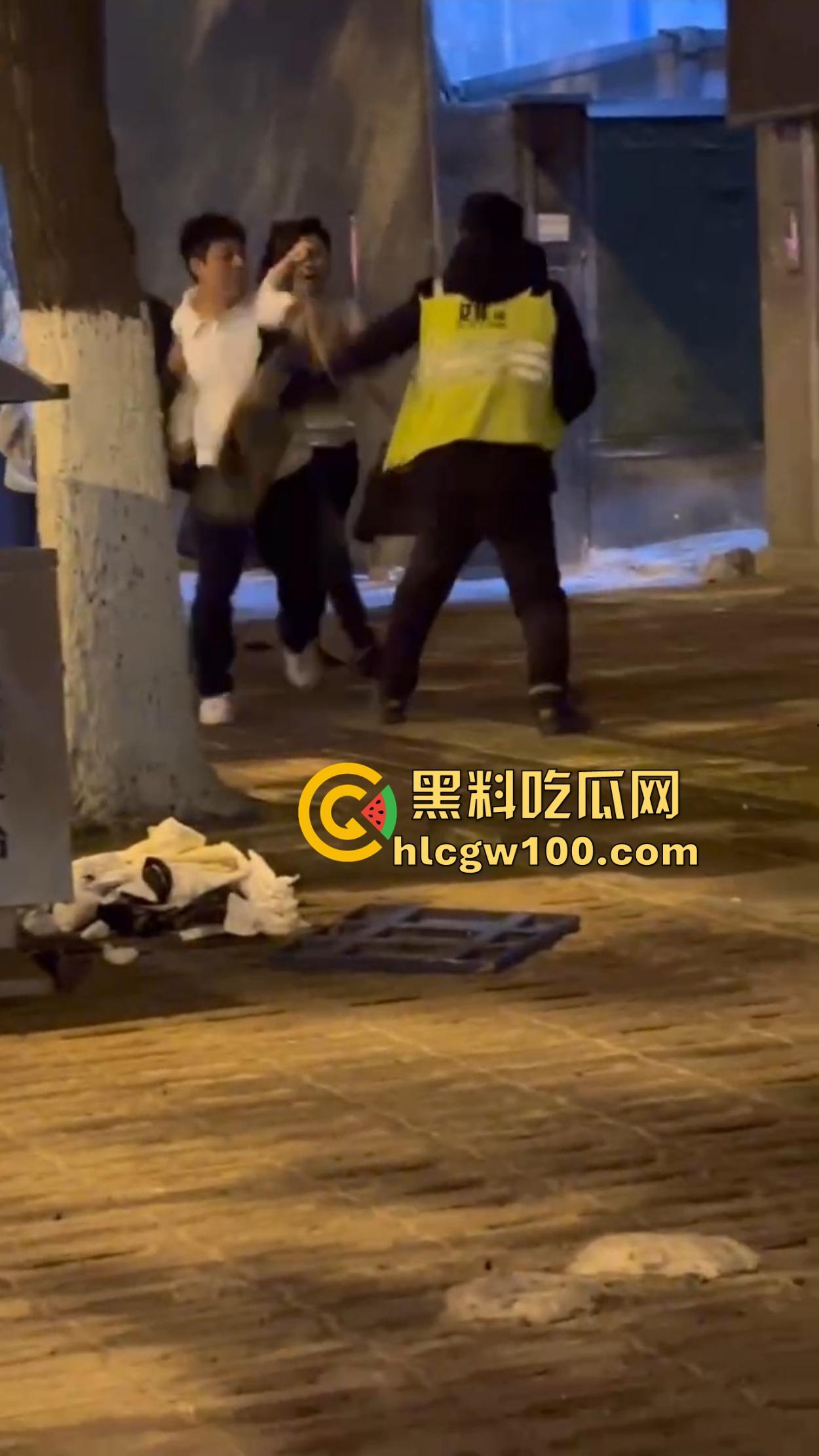 深圳街头大G车主醉汉闹事,嫌代驾收费贵,怒骂拳打不够还拿头盔爆扣,代驾被砸得怀疑人生! 第10张 深圳街头大G车主醉汉闹事,嫌代驾收费贵,怒骂拳打不够还拿头盔爆扣,代驾被砸得怀疑人生! 第10张