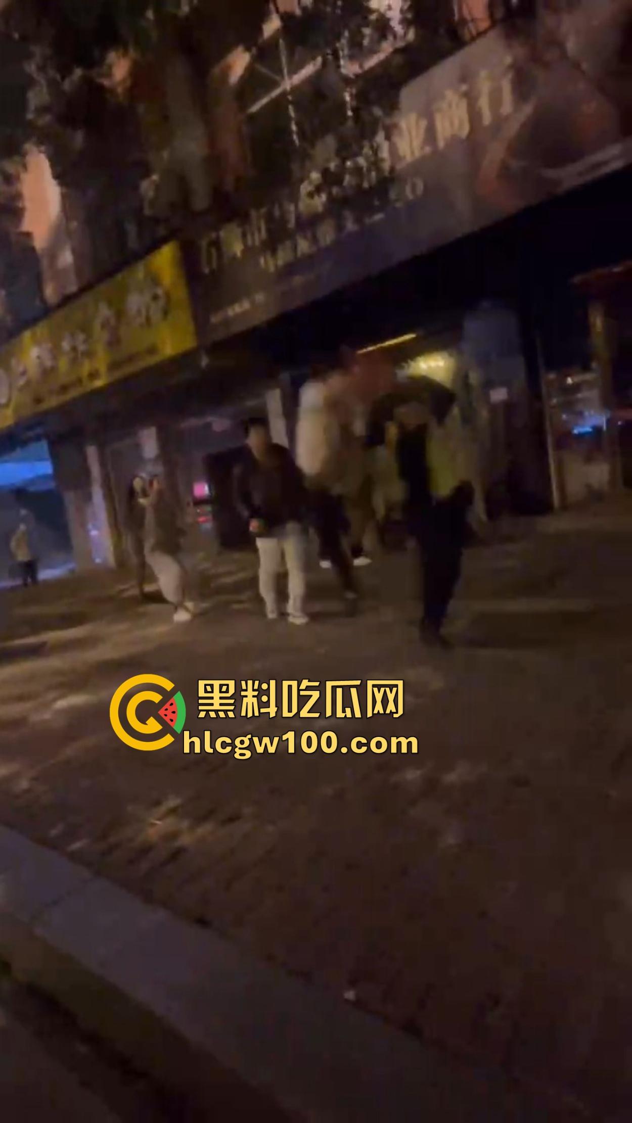 深圳街头大G车主醉汉闹事,嫌代驾收费贵,怒骂拳打不够还拿头盔爆扣,代驾被砸得怀疑人生! 第11张 深圳街头大G车主醉汉闹事,嫌代驾收费贵,怒骂拳打不够还拿头盔爆扣,代驾被砸得怀疑人生! 第11张