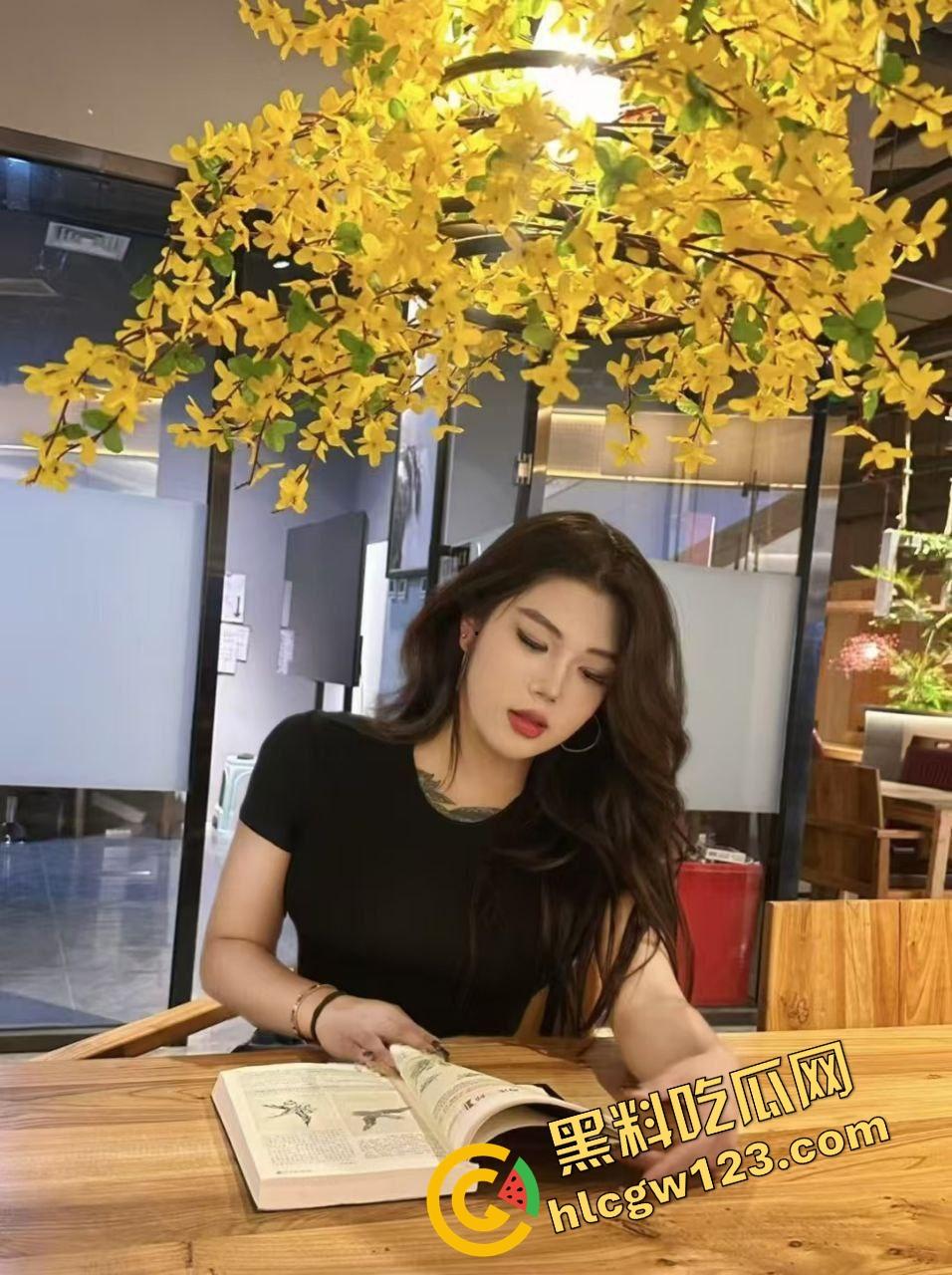 泡完脚直接车震，带上车开到地下车库直接开骑。妹子大尺寸操到娇喘连连 哥哥你戳到宫口了！  第4张