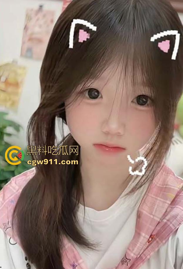 抖音可爱清纯网红【她那颗泪痣】约炮金主不雅视频流出，平日任凭金主调教各种私拍，极其反差淫荡！  第2张