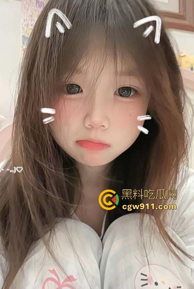 抖音可爱清纯网红【她那颗泪痣】约炮金主不雅视频流出，平日任凭金主调教各种私拍，极其反差淫荡！  第3张