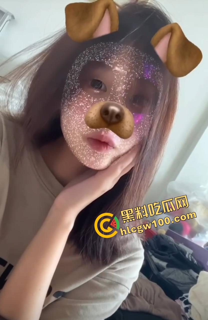 山西无锡职业纯欲反差骚鸡【戴玥】背着男友约炮酒吧单男，直插骚逼捏奶头！独家曝光流出！  第1张