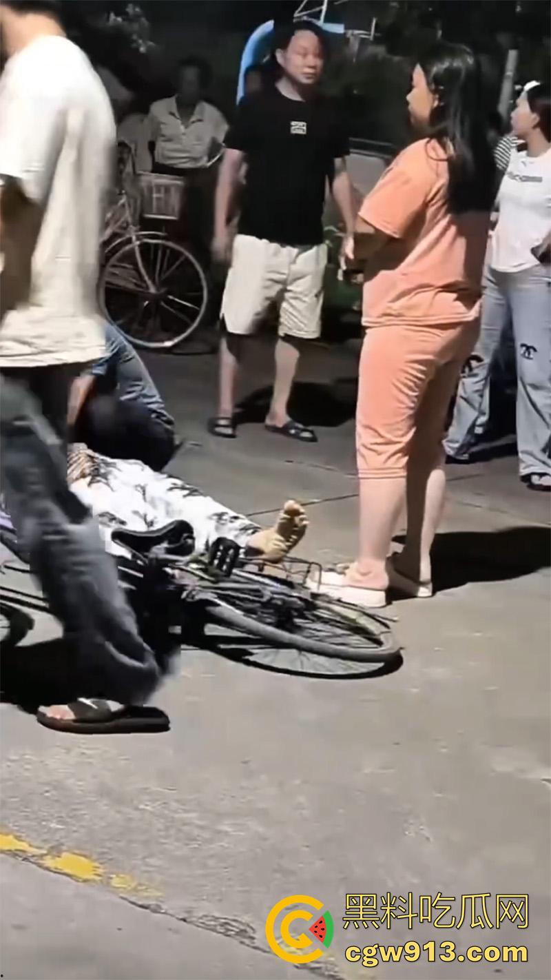 鬼火少年彻底慌了，广西精神小伙骑9号改装电摩撞死老人，不赔钱就得蹲十来年，眼见的彻底懵了！  第2张