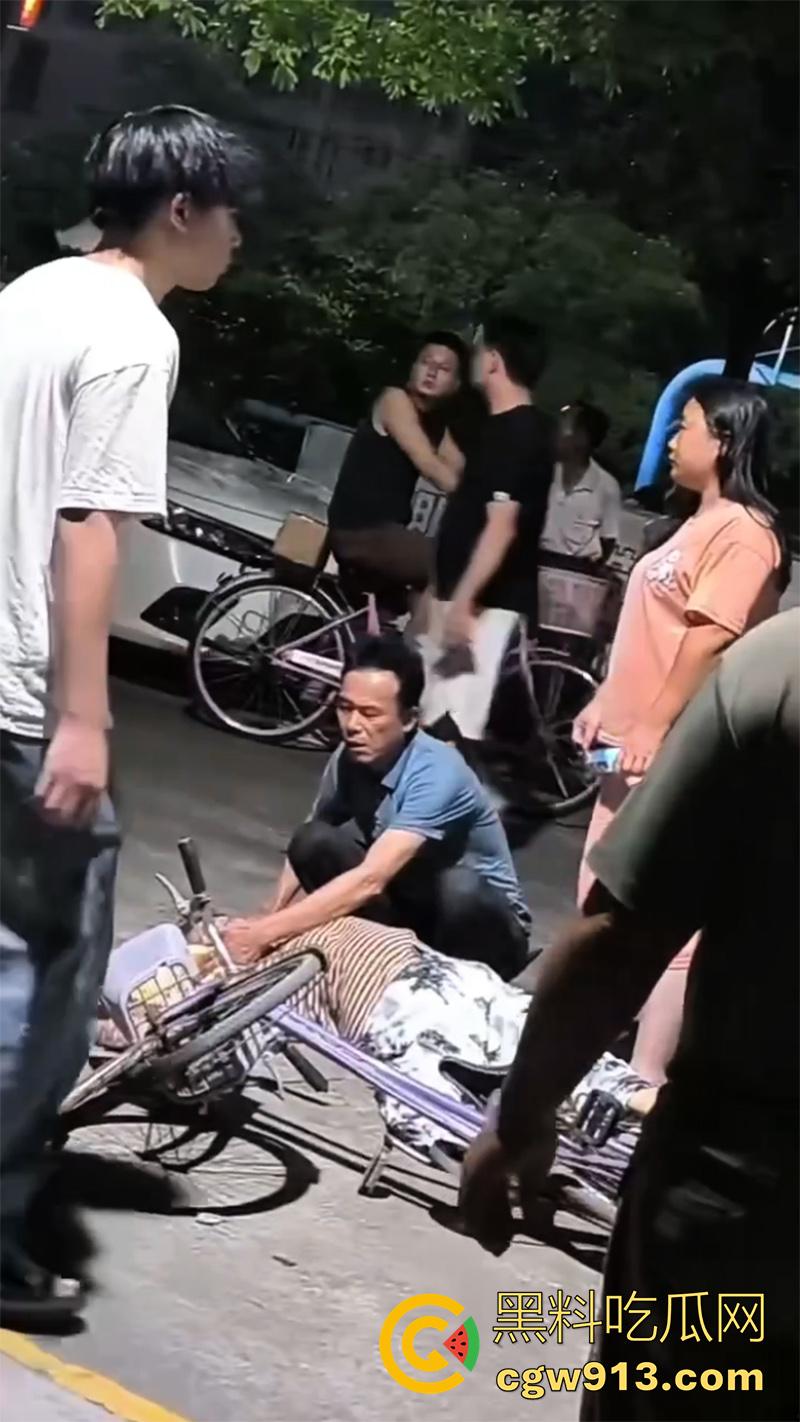 鬼火少年彻底慌了，广西精神小伙骑9号改装电摩撞死老人，不赔钱就得蹲十来年，眼见的彻底懵了！  第4张