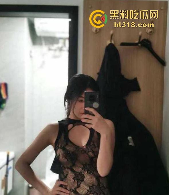 武汉大学反差学妹【李霜】人前清纯淑女背后却是男友专属淫荡母狗,极其反差淫荡,大量私密照视频流出! 第4张 武汉大学反差学妹【李霜】人前清纯淑女背后却是男友专属淫荡母狗,极其反差淫荡,大量私密照视频流出! 第4张