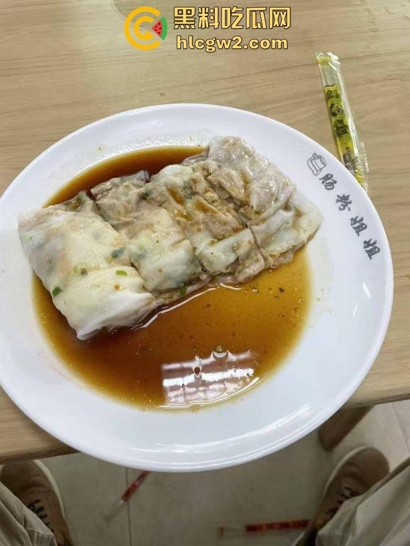 这么卷吗？广东中山市网红店【肠粉姐姐】黑丝长腿大美女现在卖肠粉都需要低胸职业装  第5张