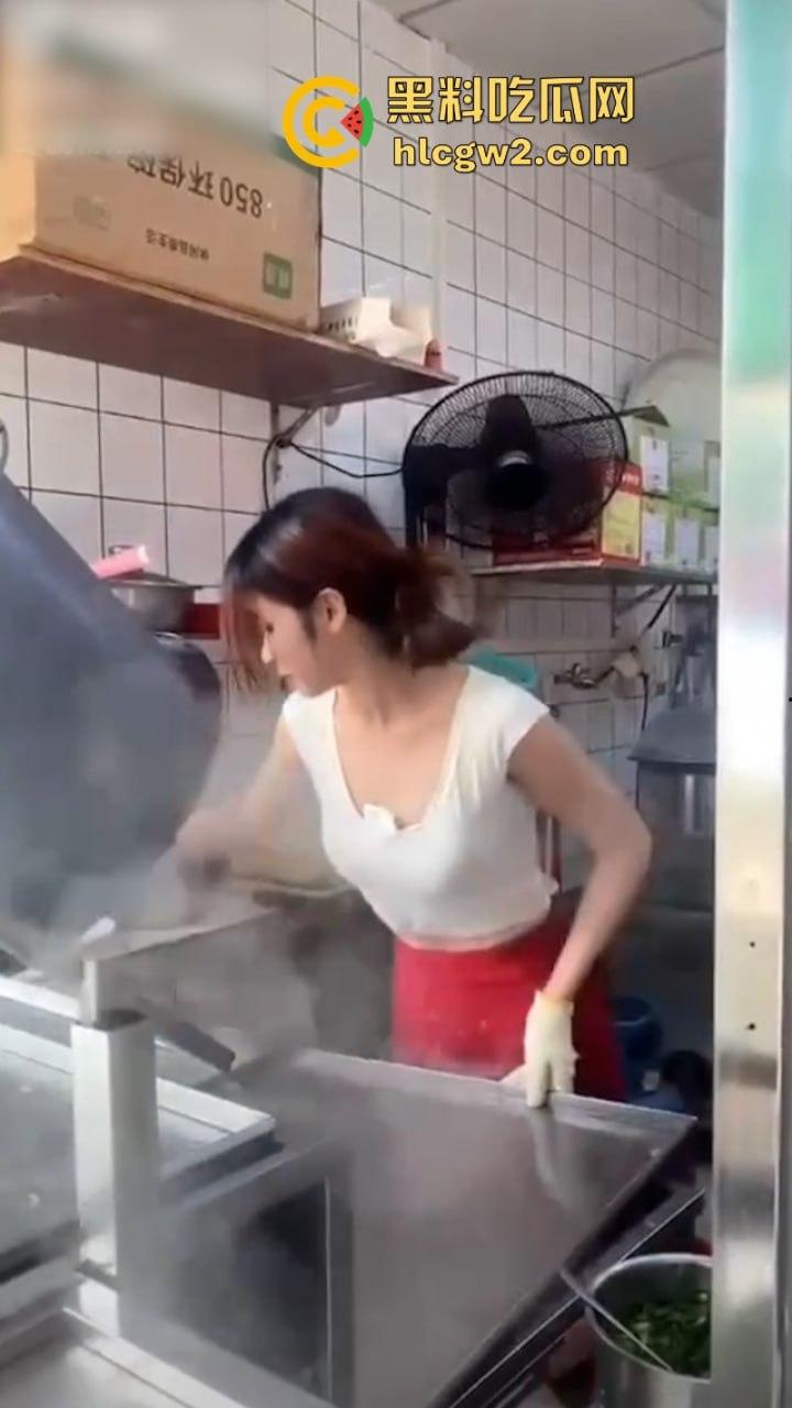 这么卷吗？广东中山市网红店【肠粉姐姐】黑丝长腿大美女现在卖肠粉都需要低胸职业装  第7张