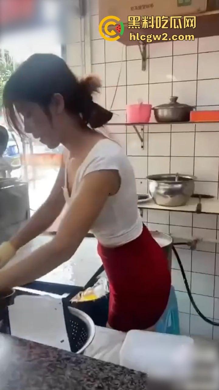 这么卷吗？广东中山市网红店【肠粉姐姐】黑丝长腿大美女现在卖肠粉都需要低胸职业装  第9张