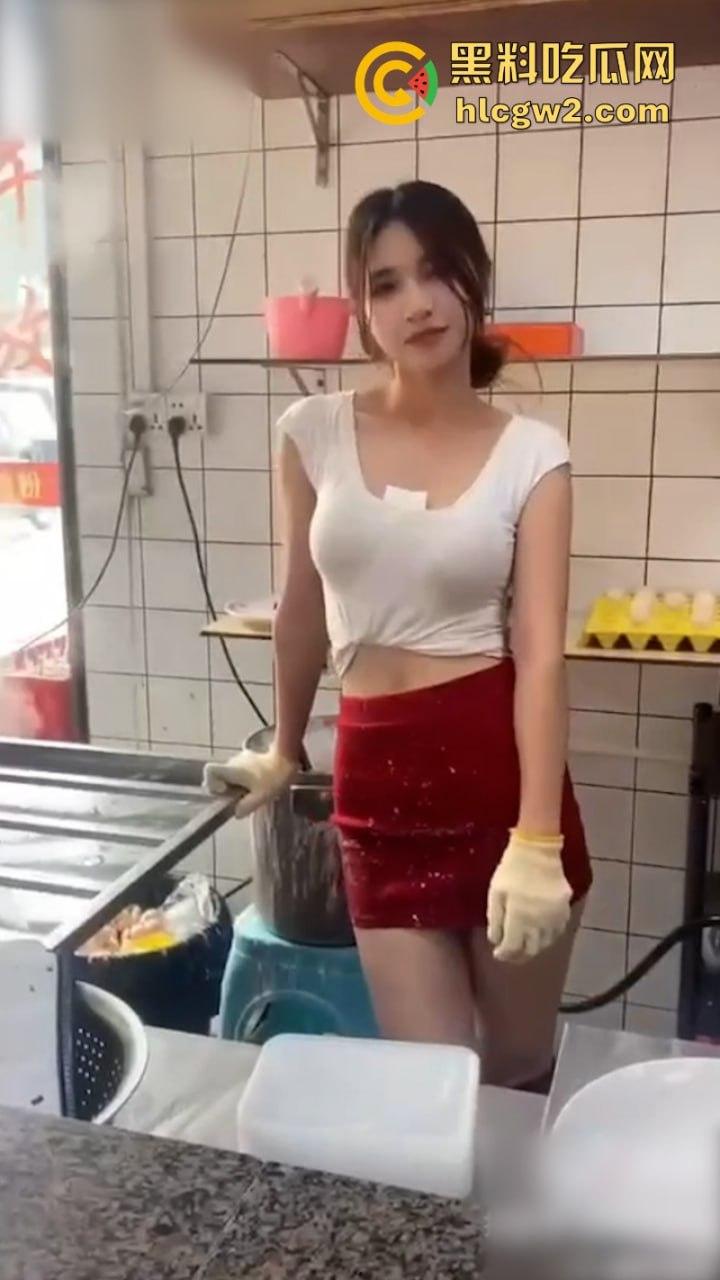 这么卷吗？广东中山市网红店【肠粉姐姐】黑丝长腿大美女现在卖肠粉都需要低胸职业装  第11张