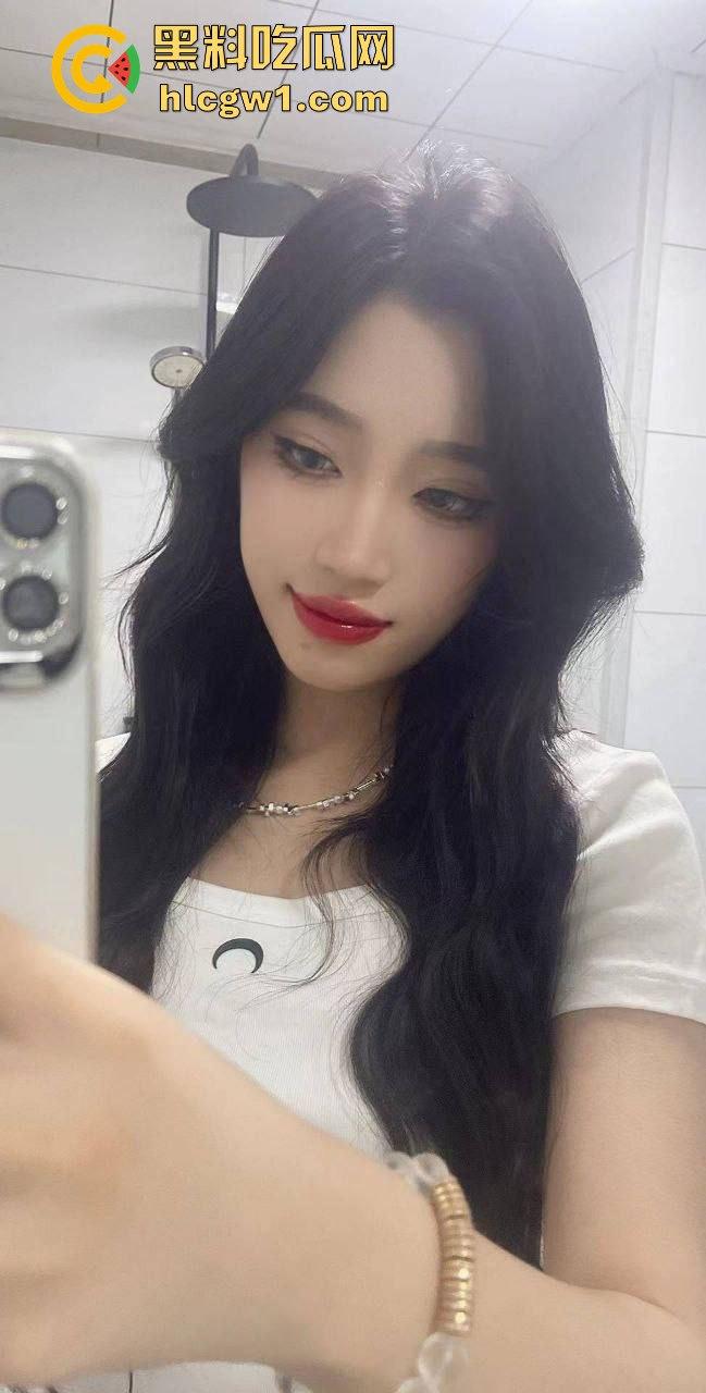 济南艺术学院大三御姐【蒋思】到处撩骚 发骚穴照给别人挂校园墙上还不知悔改！  第2张