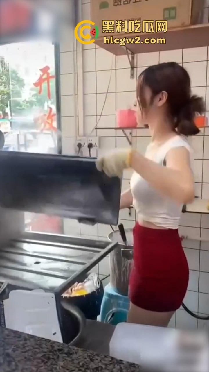 这么卷吗？广东中山市网红店【肠粉姐姐】黑丝长腿大美女现在卖肠粉都需要低胸职业装  第12张