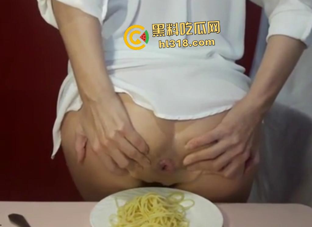 意大利面具老熟女吃早餐意大利面突然想加餐,直接拉屎拌面,还塞逼里最后还吞食光盘行动! 第2张 意大利面具老熟女吃早餐意大利面突然想加餐,直接拉屎拌面,还塞逼里最后还吞食光盘行动! 第2张