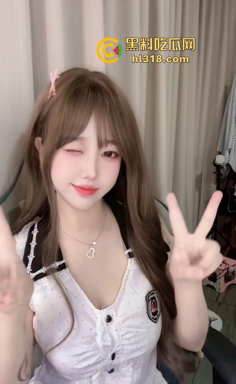 土豪大哥豪掷3000大洋拿下抖音小网红定制视频，摆出各种羞耻姿势，大胆展示傲人双峰！  第13张