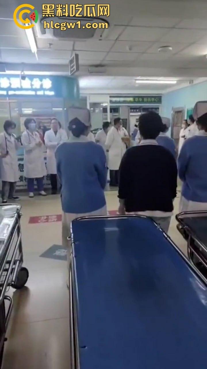 辽宁沈阳高速大巴车侧翻起火  50多名学生烧伤惨重 真实现场视频流出 第2张