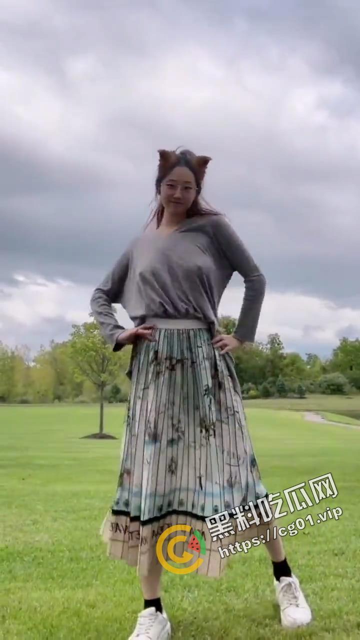 抖音 IG 油管 #只有鱼刺 内外两开花 真空激凸舞蹈视频 看得出是个胸怀志向且有真材实料的三好女青年  第4张