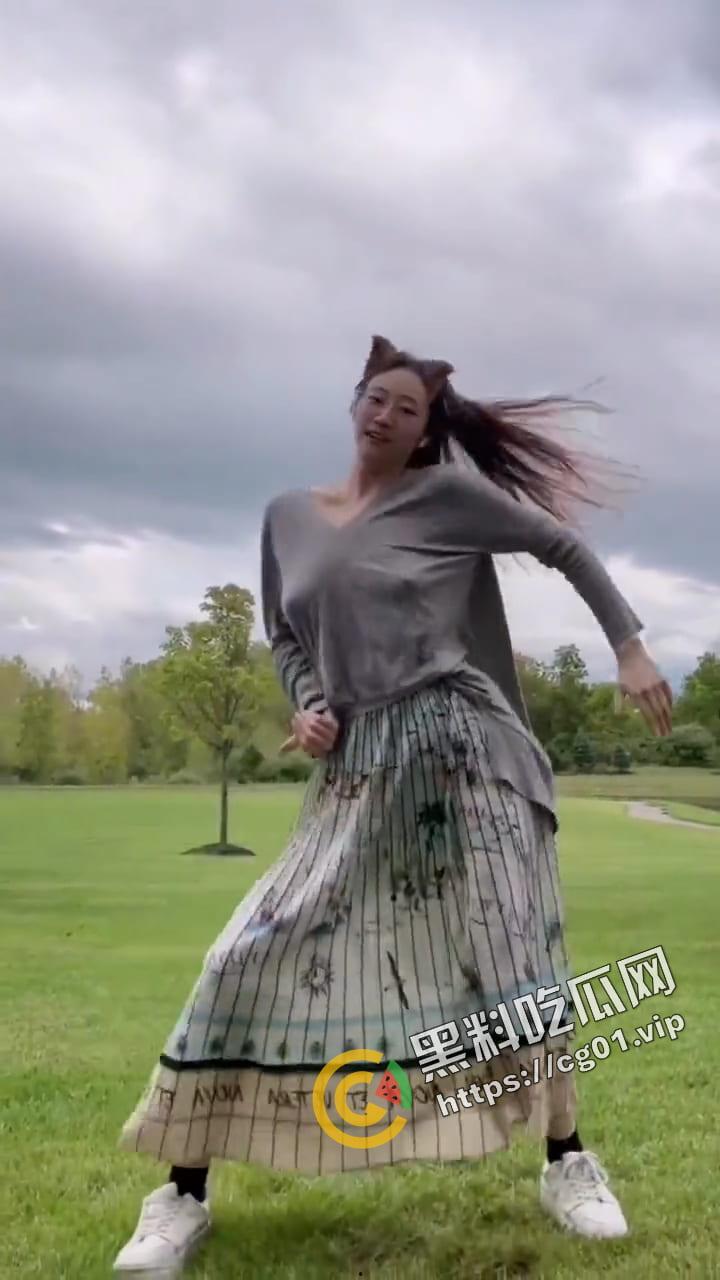 抖音 IG 油管 #只有鱼刺 内外两开花 真空激凸舞蹈视频 看得出是个胸怀志向且有真材实料的三好女青年  第5张