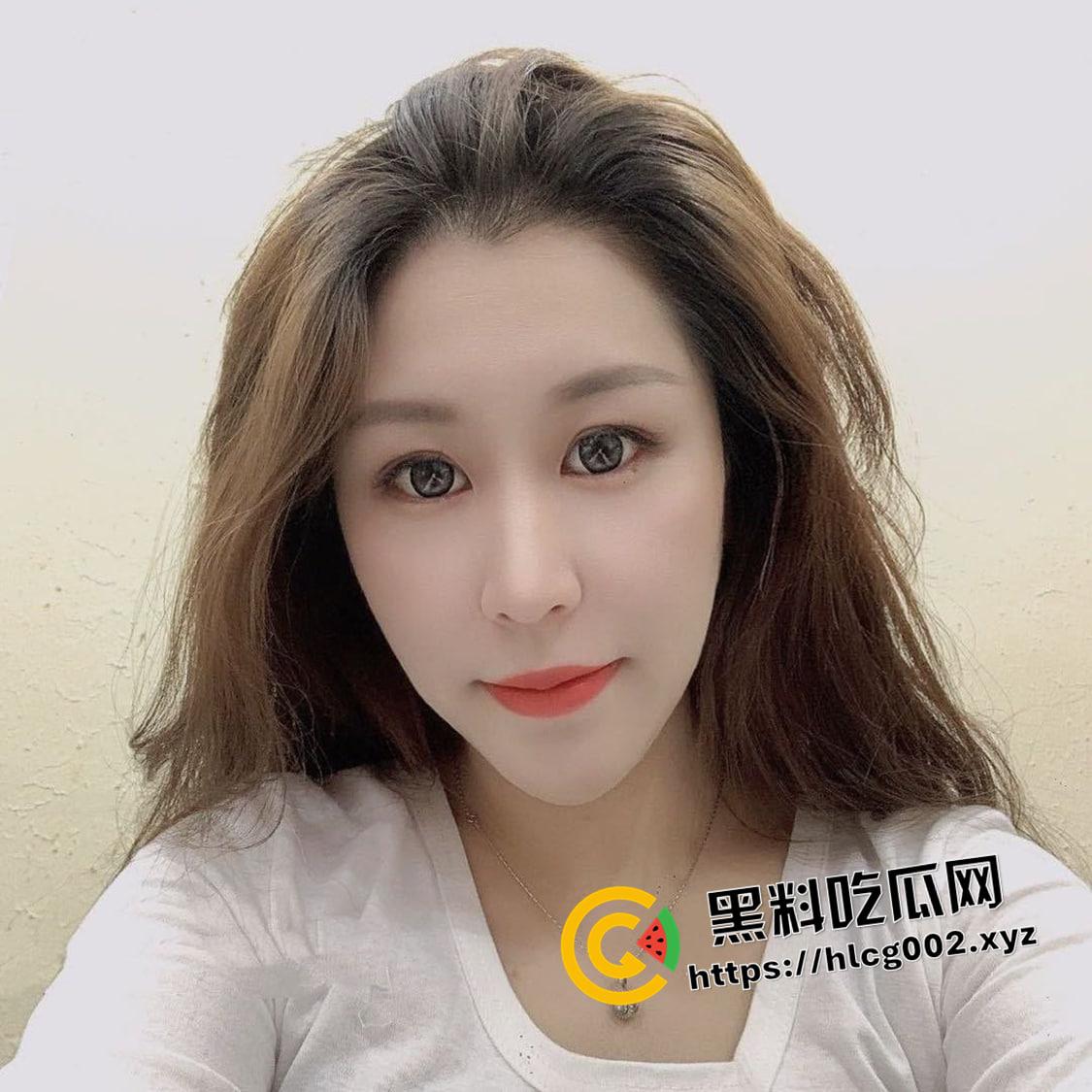 江苏党员少妇被领导潜规则 媚眼如丝的风骚少妇 两颗蛋蛋一起吸 这谁顶得住  第2张