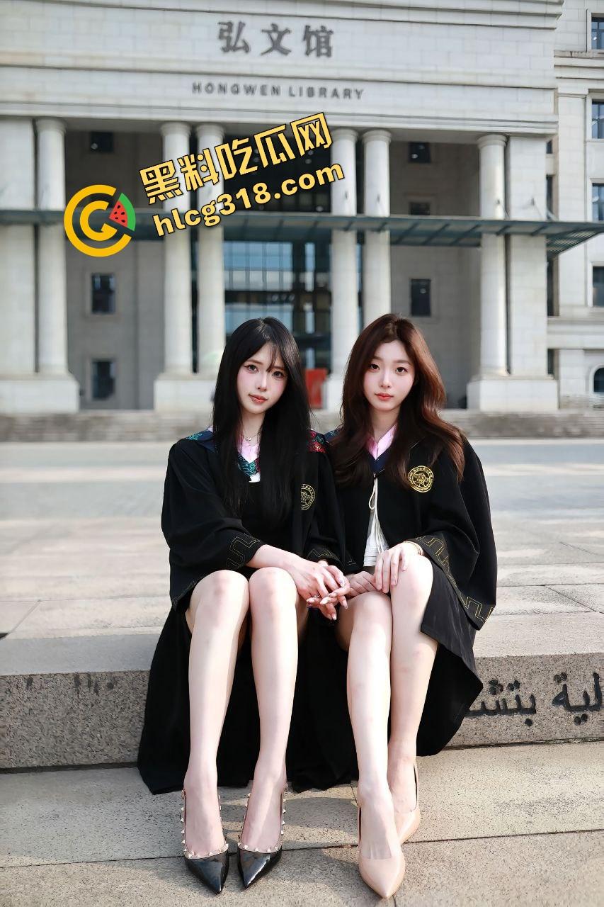 毕业照拍完直接口,大学妹子吃鸡时间曝光,骚腿外露舔得丝滑吃的不是肯德基,是男友带来的原味鸡巴! 第4张 毕业照拍完直接口,大学妹子吃鸡时间曝光,骚腿外露舔得丝滑吃的不是肯德基,是男友带来的原味鸡巴! 第4张