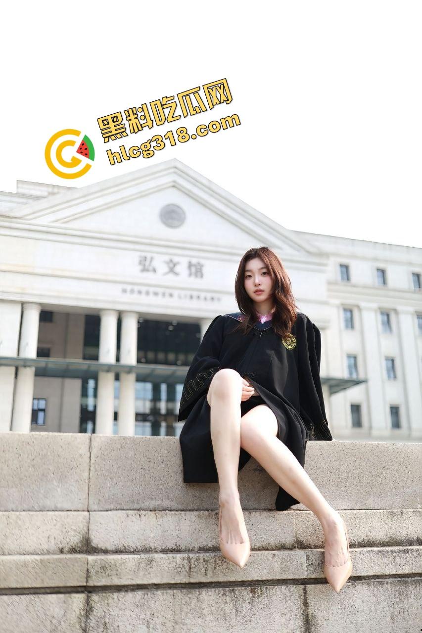 毕业照拍完直接口,大学妹子吃鸡时间曝光,骚腿外露舔得丝滑吃的不是肯德基,是男友带来的原味鸡巴! 第5张 毕业照拍完直接口,大学妹子吃鸡时间曝光,骚腿外露舔得丝滑吃的不是肯德基,是男友带来的原味鸡巴! 第5张