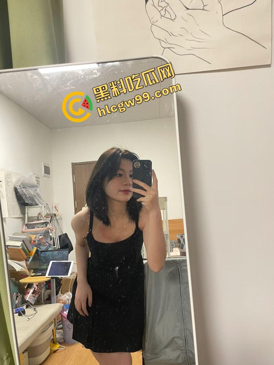 太原师范学院炮台骚母狗【谢允】与精壮男友酒店记录性爱,多体位各种爆操骚逼!独家曝光流出! 第3张 太原师范学院炮台骚母狗【谢允】与精壮男友酒店记录性爱,多体位各种爆操骚逼!独家曝光流出! 第3张