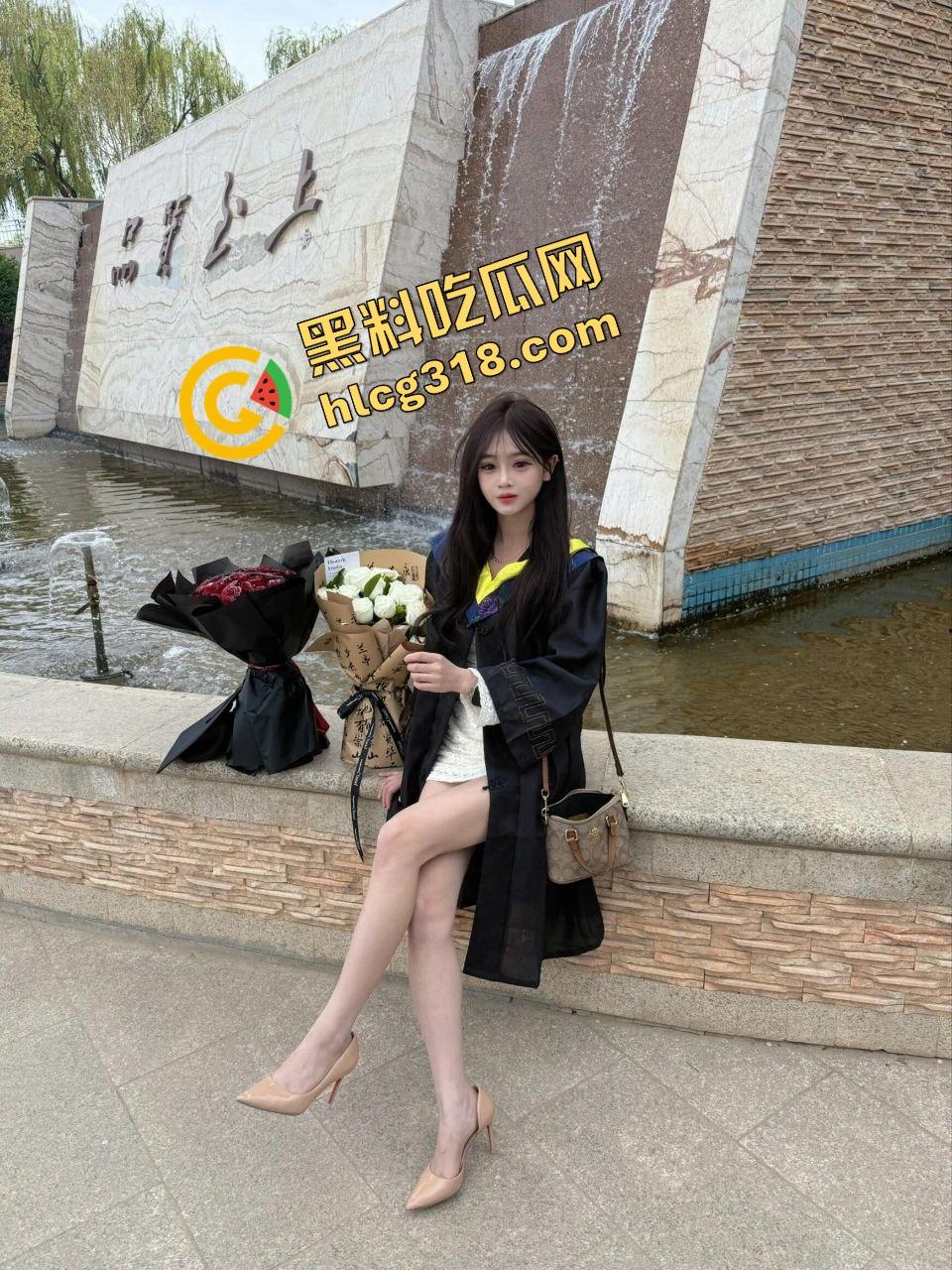 毕业照拍完直接口,大学妹子吃鸡时间曝光,骚腿外露舔得丝滑吃的不是肯德基,是男友带来的原味鸡巴! 第9张 毕业照拍完直接口,大学妹子吃鸡时间曝光,骚腿外露舔得丝滑吃的不是肯德基,是男友带来的原味鸡巴! 第9张