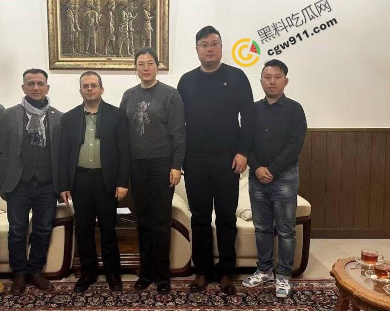 南京眼镜婊【朱长银】的诈骗帝国：勾引领导的大奶深喉吸精，靠身材换资源，骚穴裹屌无敌手  第1张