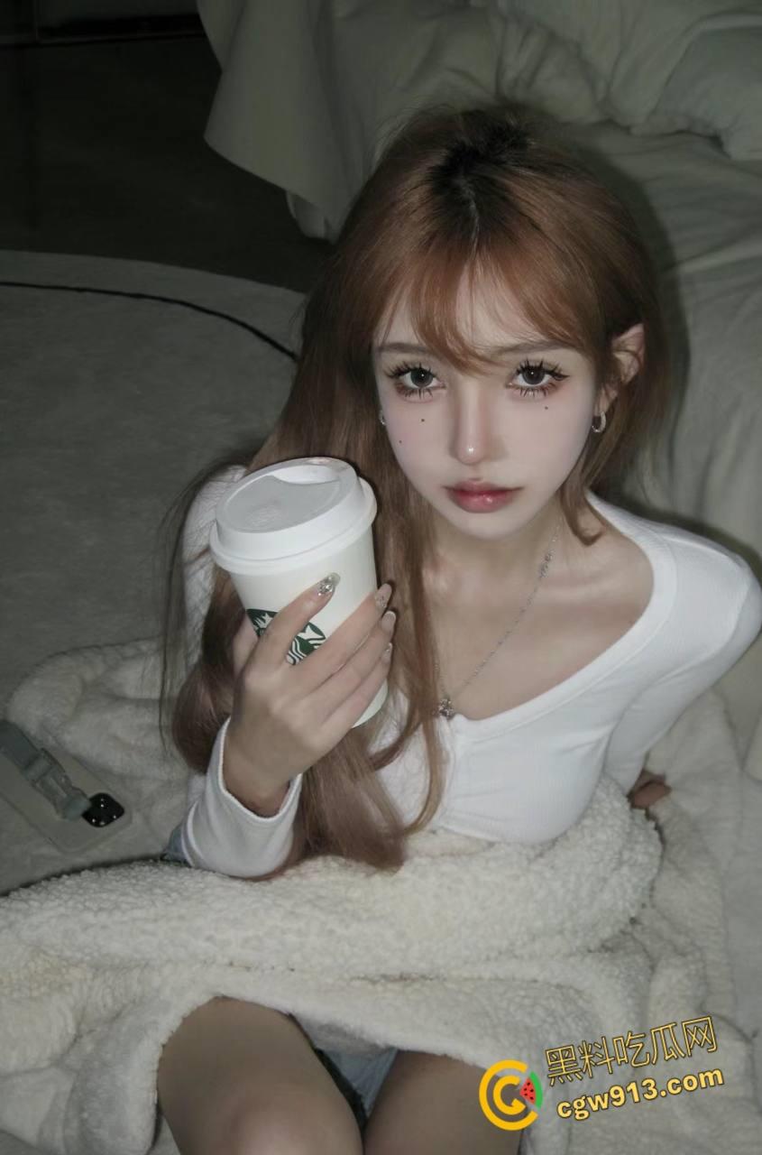 妹妹姨妈期饥渴难耐,骗哥哥大姨妈走了,豹纹高跟鞋大长腿主动骑乘,无套后入内射骚穴! 第1张 妹妹姨妈期饥渴难耐,骗哥哥大姨妈走了,豹纹高跟鞋大长腿主动骑乘,无套后入内射骚穴! 第1张