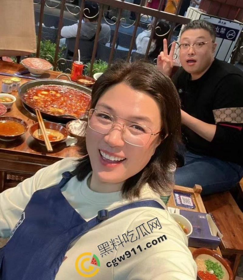 南京眼镜婊【朱长银】的诈骗帝国：勾引领导的大奶深喉吸精，靠身材换资源，骚穴裹屌无敌手  第5张