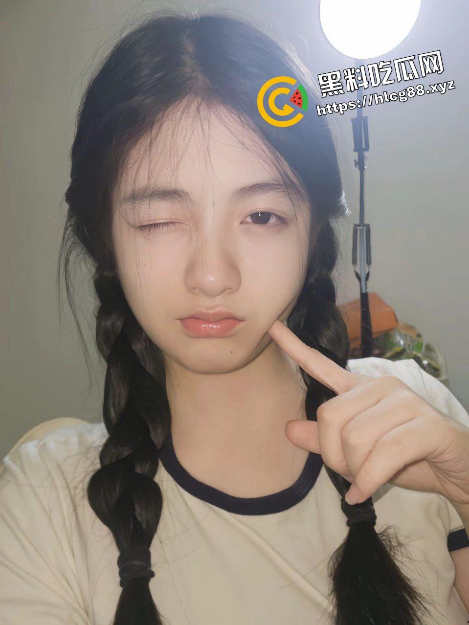 绿帽奴肾虚秒男没性能力秒射,喊上非洲黑人小伙SM爆操淫妻,自己则在一旁观赏加油助威! 第2张 绿帽奴肾虚秒男没性能力秒射,喊上非洲黑人小伙SM爆操淫妻,自己则在一旁观赏加油助威! 第2张