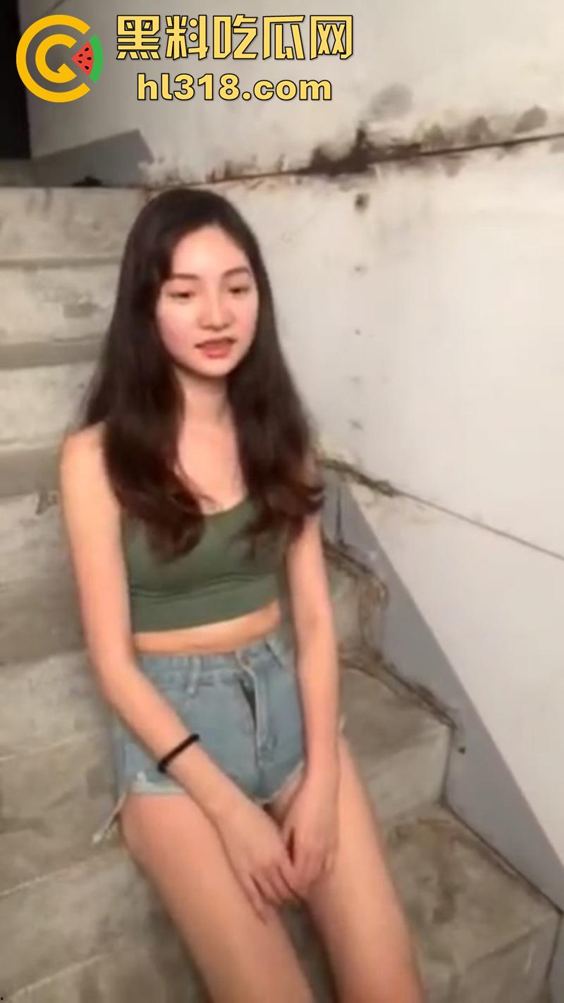 摄影师私拍长腿嫩妹，顶级身材颜值女神，逆天大长腿配饱满蜜桃臀，这种嫩模谁能扛得住啊！  第1张