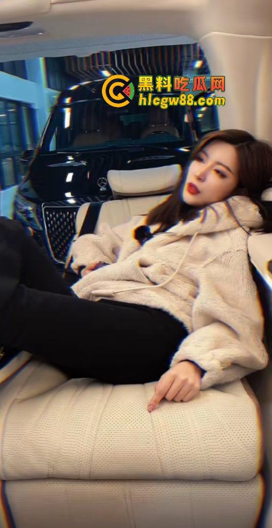 83万粉吃鸡博主SM调教女粉玩线下吃鸡，骚货穿着正宫拖鞋喷水，被绿前女友『李田真』爆料！  第10张