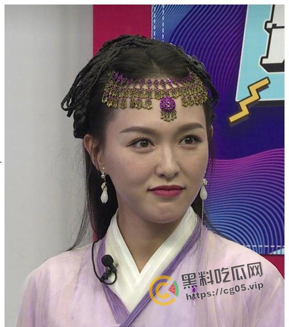 国民女神唐嫣早期黑历史 拍摄杂志写真婚礼装 裙底风光一览无余 原来童年女神是白虎  第5张