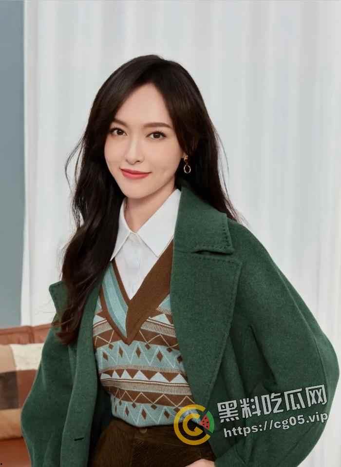 国民女神唐嫣早期黑历史 拍摄杂志写真婚礼装 裙底风光一览无余 原来童年女神是白虎  第6张