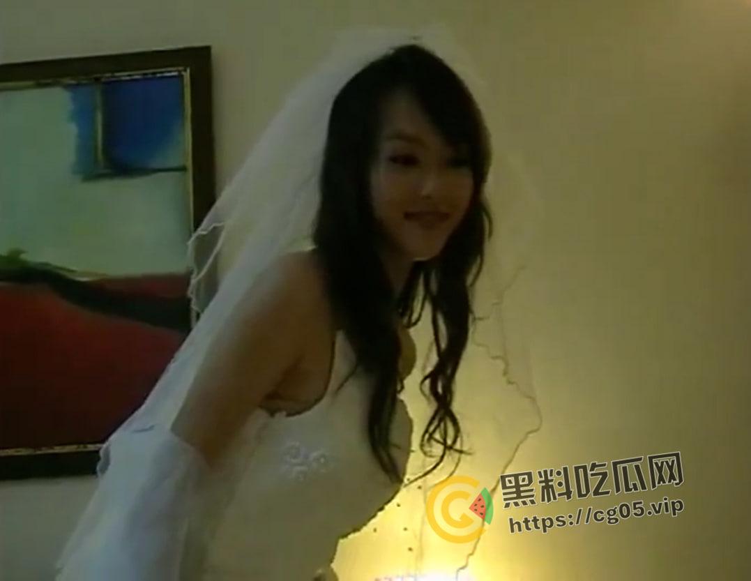 国民女神唐嫣早期黑历史 拍摄杂志写真婚礼装 裙底风光一览无余 原来童年女神是白虎  第12张