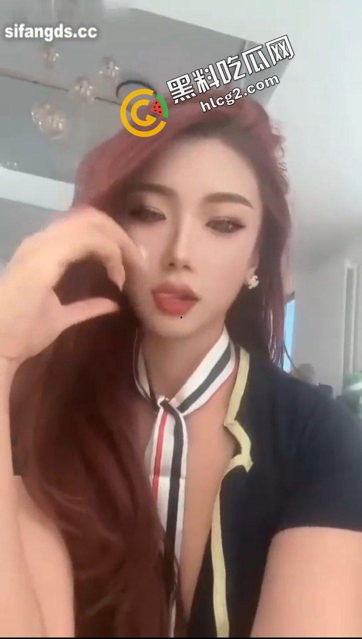 抖音飒爽反差小姐姐『舌舌M』又御奶子又圆润 保时捷定制自慰揉奶视频流出  第2张