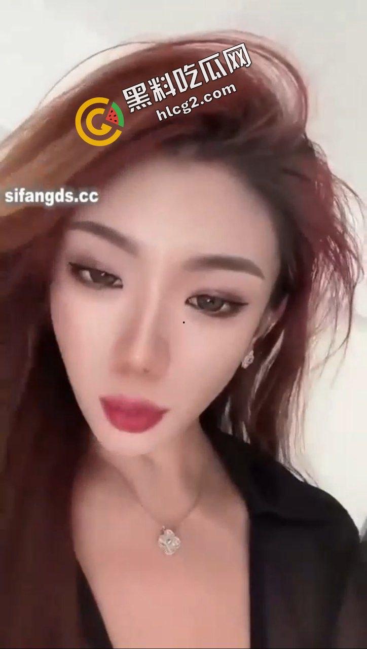 抖音飒爽反差小姐姐『舌舌M』又御奶子又圆润 保时捷定制自慰揉奶视频流出  第3张