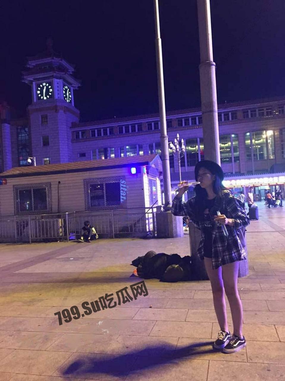 云盘泄密 大一小情侣情趣房啪啪视频流出 青涩探索 SM 新玩法 略显生疏 但充满了青春荷尔蒙的味道  第2张