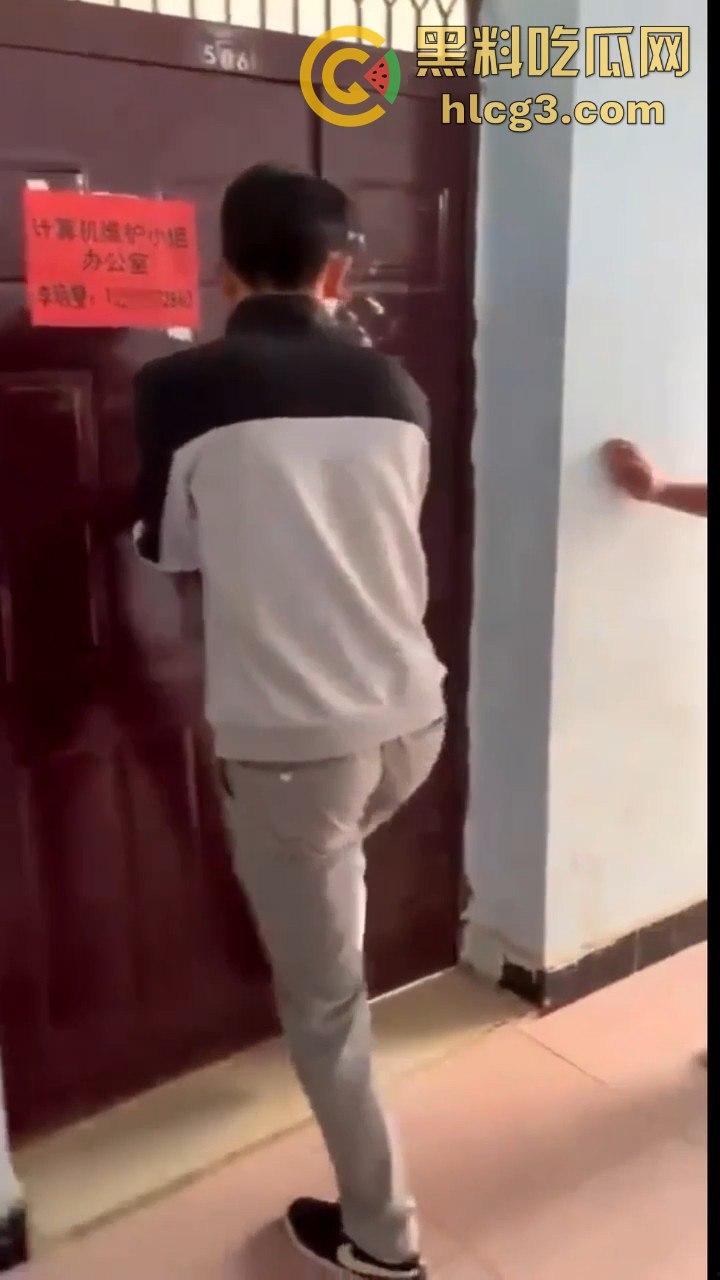 云南昆明某高校信息两学生办公室锁门打炮！窗帘当床单，教导主任敲门瞬间激情场面大曝光！  第7张