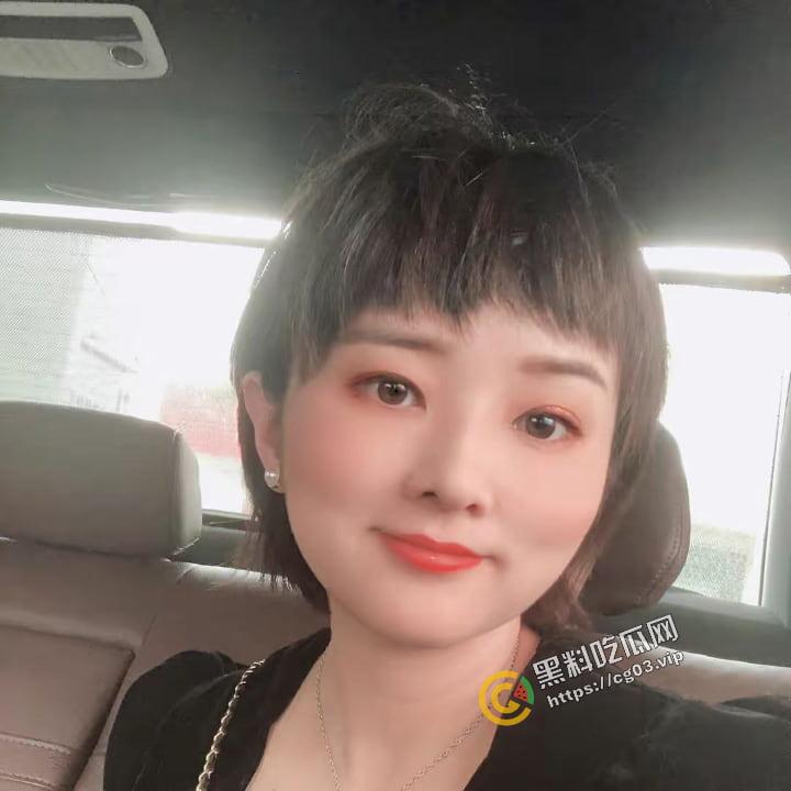 曝光！山西某电影院人事【李雪梅】婚内出轨男小三  还去聊骚男小四 情夫怒将其海量生活照 及裸照自慰视频流出 第1张