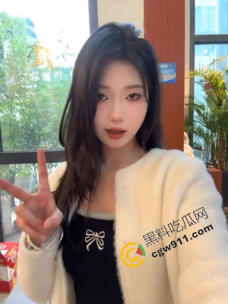 校园女神【刘茹】惊爆荒淫视频，奶子晃动，嫩穴淫水直流，69式舔吸酣畅淋漓，肉欲盛宴戳爆屏幕！  第1张