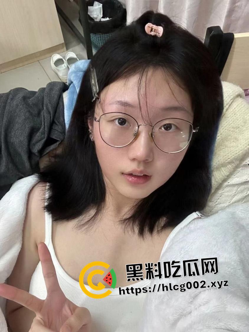 上海思博职业技术学院著名校园肉便器【葛欣怡】在上海瑞金医院实习却时常在外约炮! 第3张 上海思博职业技术学院著名校园肉便器【葛欣怡】在上海瑞金医院实习却时常在外约炮! 第3张