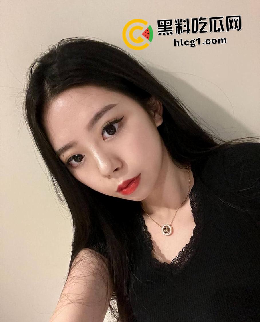 瓜友投稿！风骚女友超骚浪叫 捏下奶子就洪水泛滥 清纯的眼神大大的性欲  第2张